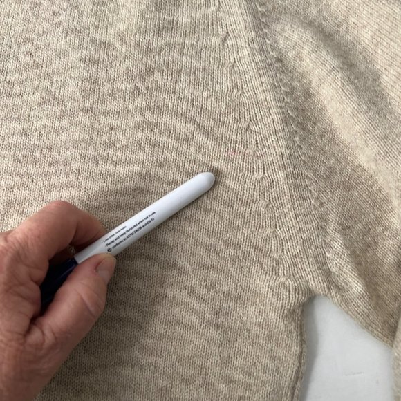 VTG L.L. Bean 100% Lambswool V-Neck Sweater size Medium Beige Made in Scotland - Picture 8 of 13